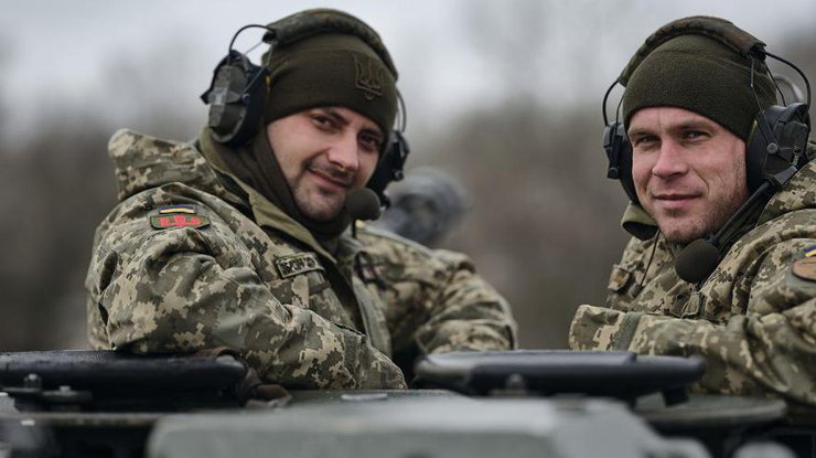 Військовослужбовці