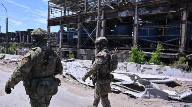 Фото: У Маріуполі партизани підпалили базу росіян (Getty Images)
