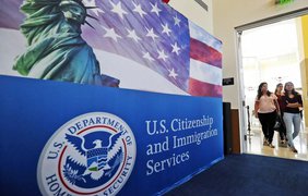 Трамп планує позбавити 240 тисяч українців у США статусу біженців - Reuters