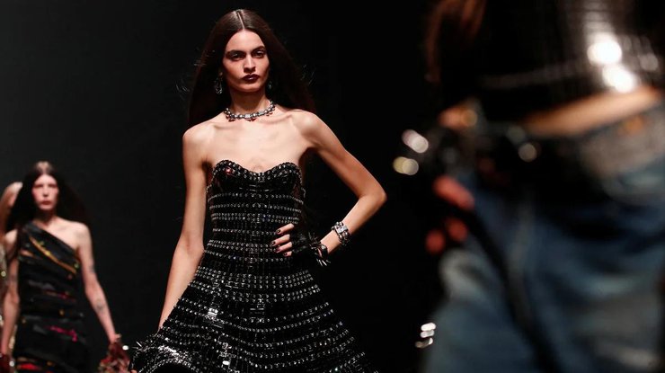 Показ колекції Versace осінь/зима 2025