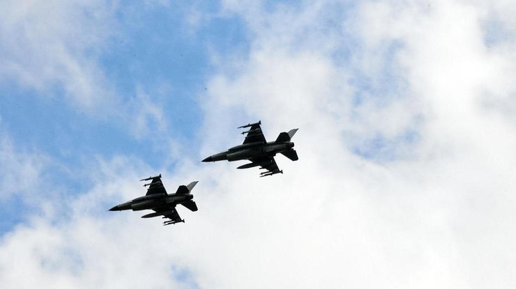 F-16