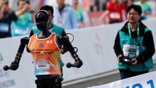 У Китаї відбувся перший напівмарафон за участю роботів