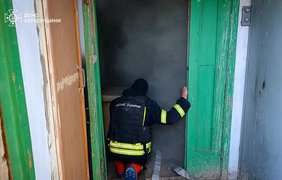 Росіяни вдарили з артилерії по багатоповерхівці у Херсоні, є поранені