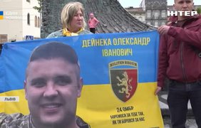 У Львові пройшла акція на підтримку полонених до Дня матері