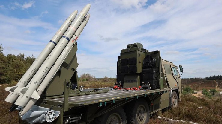Британія відправила в Україну муляжі танків і ППО