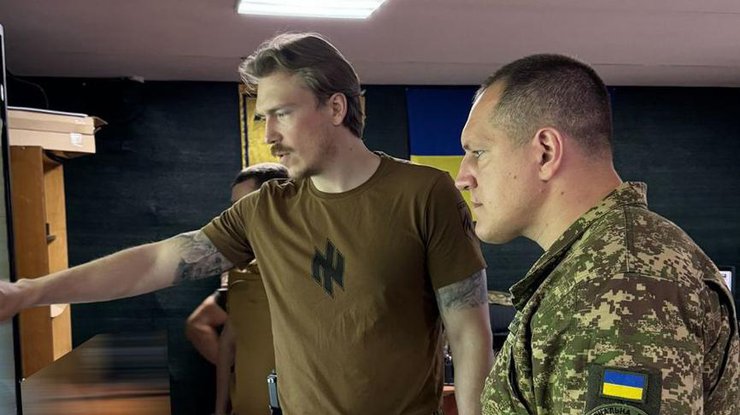 Командувач Нацгвардії Олександр Півненко і Денис "Редіс" Прокопенко. Нацгвардія/Telegram