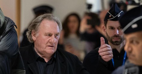 Жерара Депардьє засудили до 18 місяців позбавлення волі умовно за “сексуальну агресію”