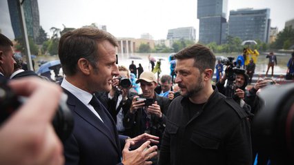 Росія "просто намагається виграти час" на переговорах - Макрон