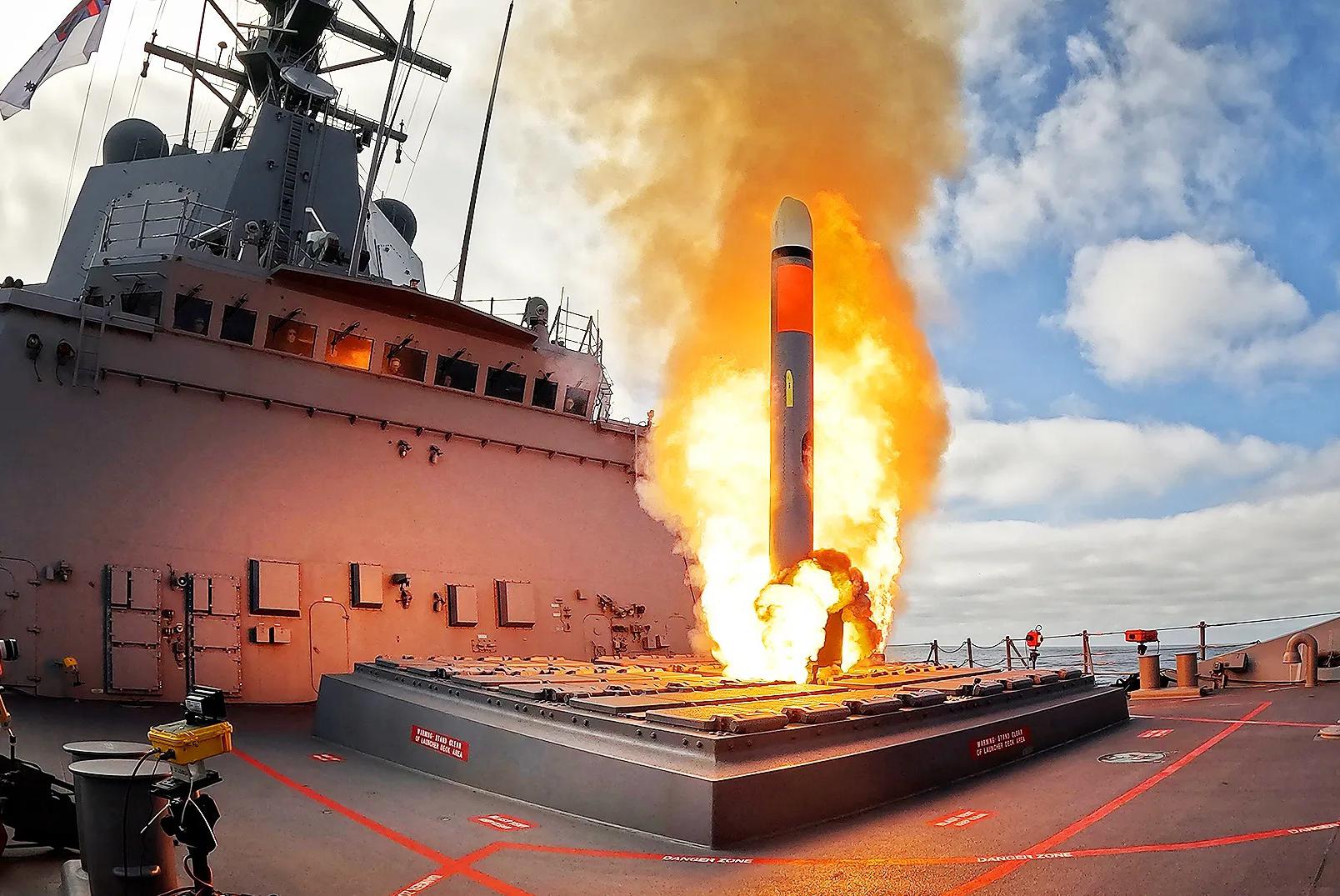 Німеччина, хоче купити американські далекобійні крилаті ракети Tomahawk для оснащення своїх військово-морських сил. Берлін зацікавився цими ракетами для відбиття "російської загрози"/