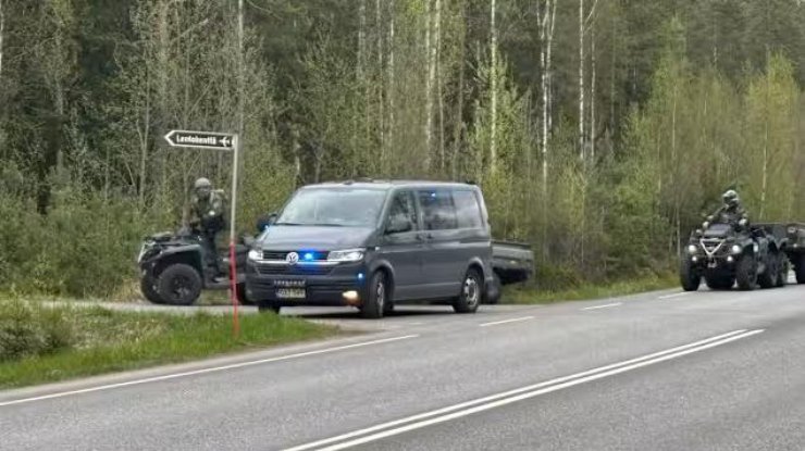 Військові на місці аварії