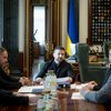 Зеленський: Ніхто не буде виводити війська з українських територій