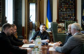 Зеленський: Ніхто не буде виводити війська з українських територій