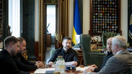 Зеленський: Ніхто не буде виводити війська з українських територій
