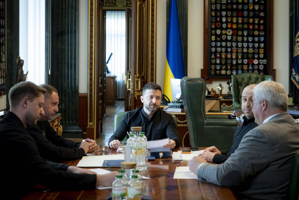 Президент України Володимир Зеленський заявив, що Україна не погодиться на вимогу росії щодо виведення військ з чотирьох областей