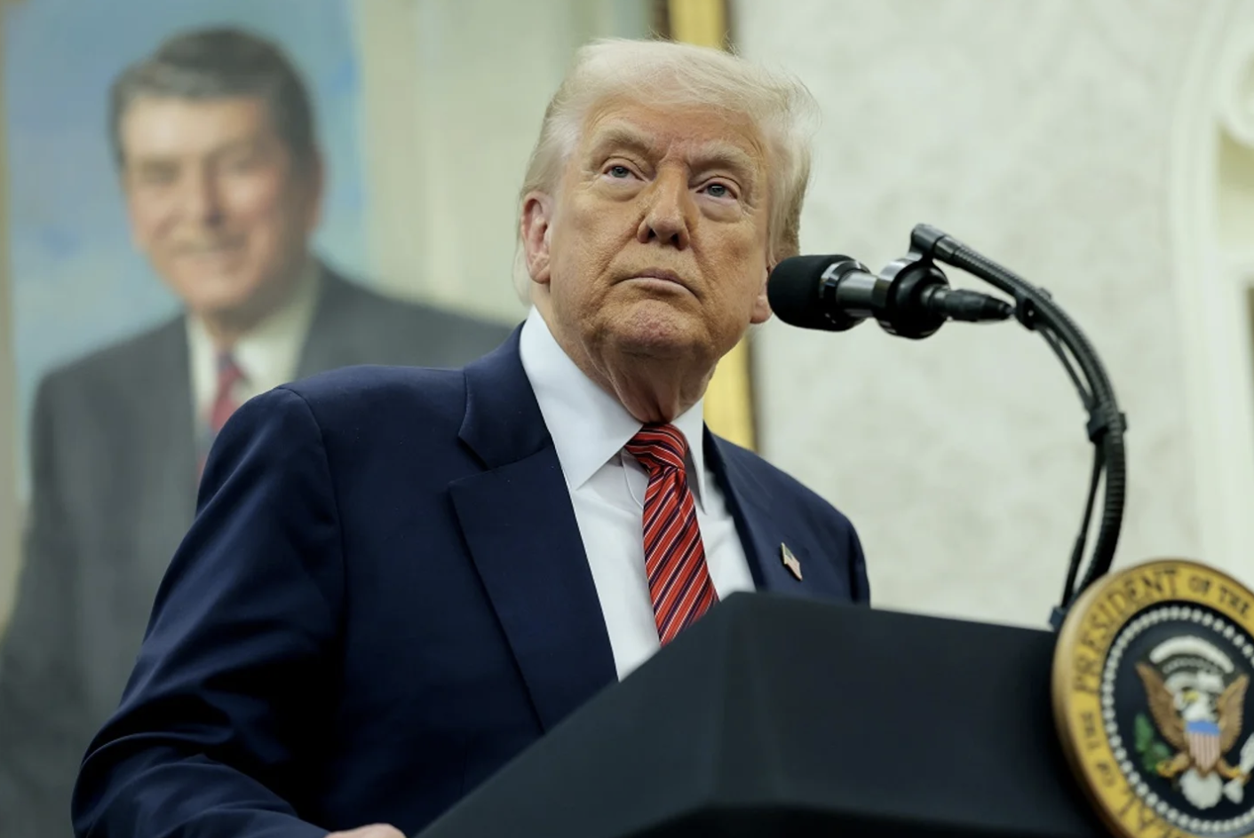 Президент США Дональд Трамп повідомив про позитивні підсумки своєї розмови з президентом рф володимиром путіним, зазначивши, що найближчим часом росія та Україна можуть розпочати переговори щодо припинення бойових дій та завершення війни