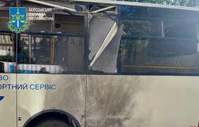 У Херсоні російський дрон атакував маршрутку, п'ятеро поранених