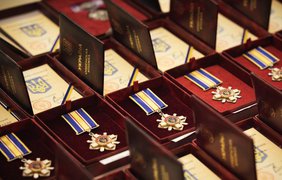 Зеленський нагородив ще 504 захисників України, 285 з яких — посмертно