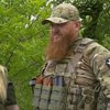 Вона зупиняє кровотечу, він тисне на газ: як подружжя рятує поранених на передовій