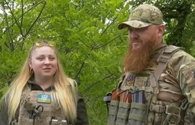 Вона зупиняє кровотечу, він тисне на газ: як подружжя рятує поранених на передовій