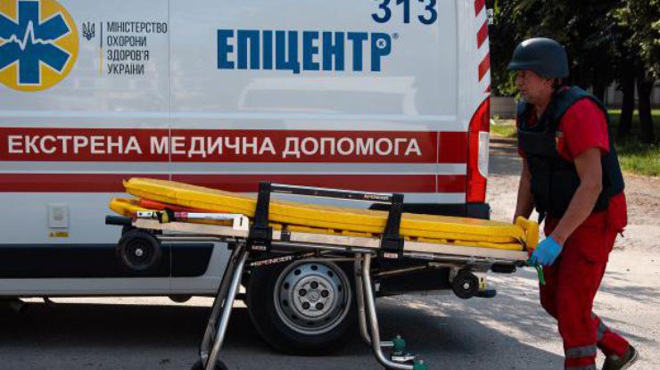 Фото: медики намагалися реанімувати хлопця, але не вдалося (Getty Images)