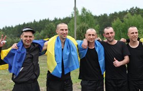 "Великий обмін" полоненими: Україна повернула додому ще 303 захисників