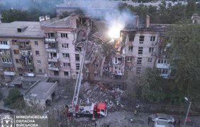 У Миколаєві "шахед" влучив у багатоповерхівку, є загиблі по поранені - Кім