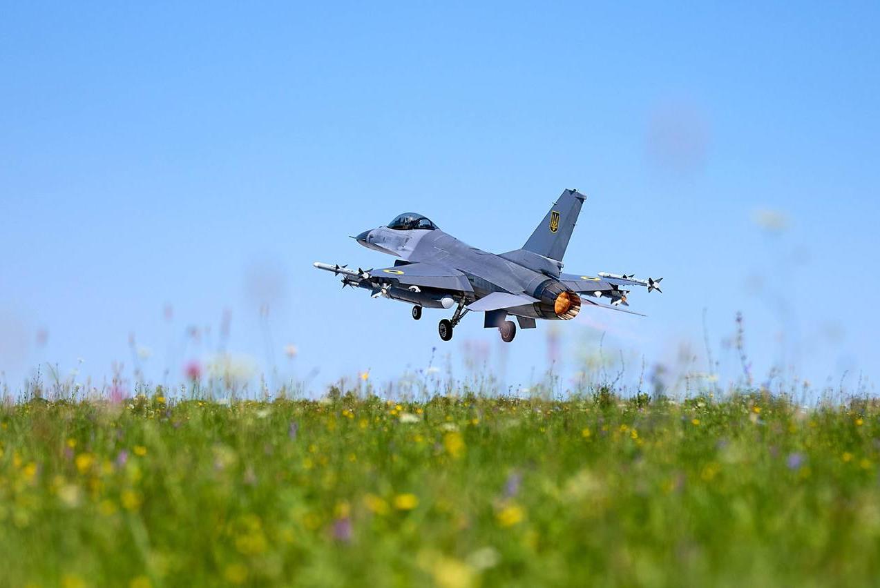 Нідерланди завершують передачу Україні винищувачів F-16, останній з обіцяних літаків буде передано у понеділок, 26 травня. Про це повідомив міністр оборони Нідерландів Рубен Брекельманс