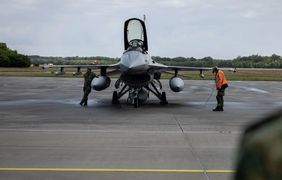 Нідерланди показали, як відправили Україні останні обіцяні F-16