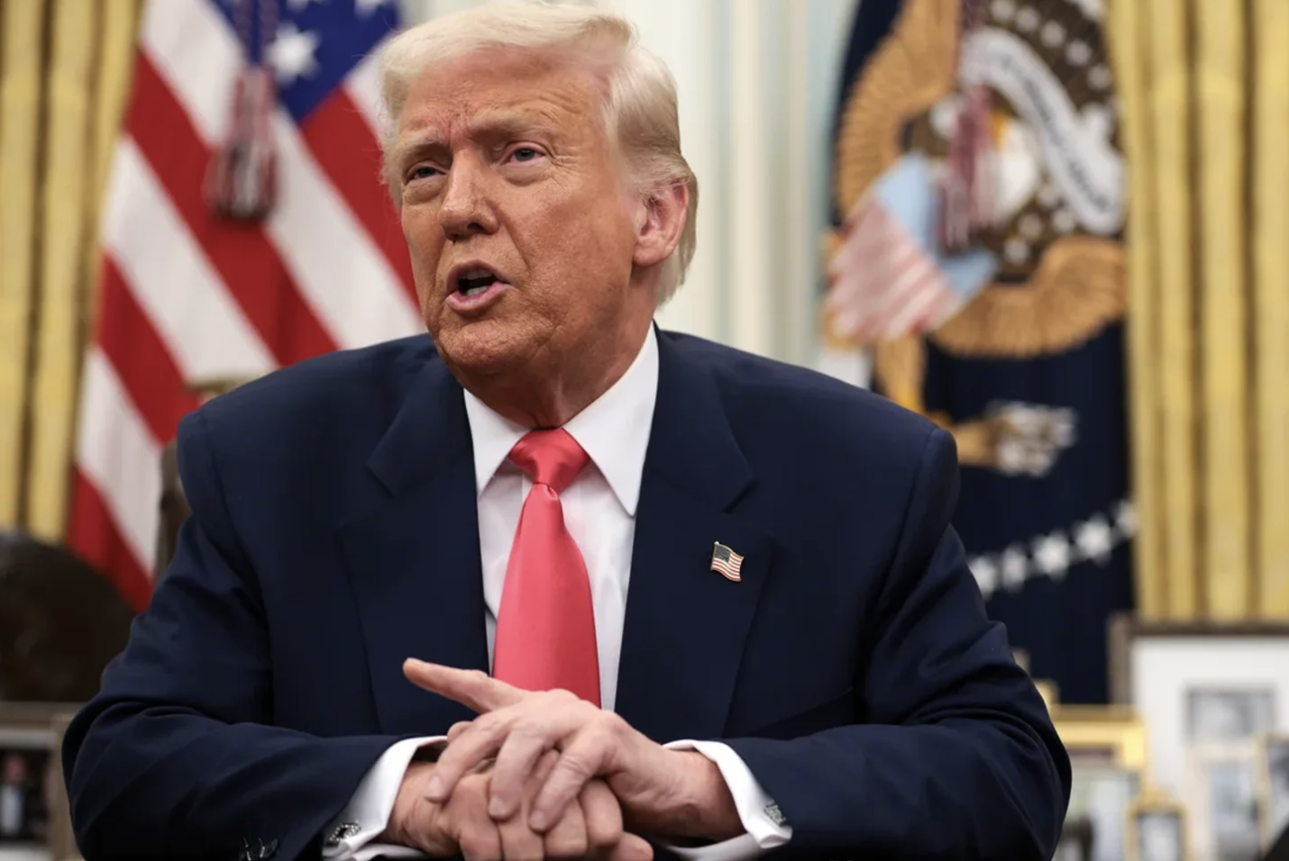 Президент США Дональд Трамп заявив, що президент росії володимир путін «грається з вогнем» і підкреслив, що без його втручання росія могла б опинитися в набагато гіршій ситуації