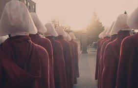 Вийшла фінальна серія "Оповіді служниці"