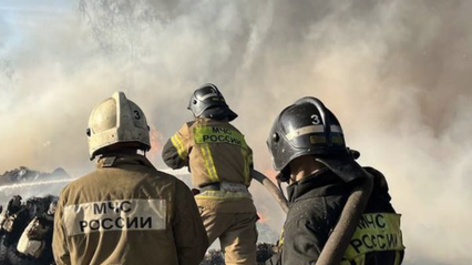 Потужна пожежа на складі під москвою: вогонь за 10 кілометрів від резиденції путіна