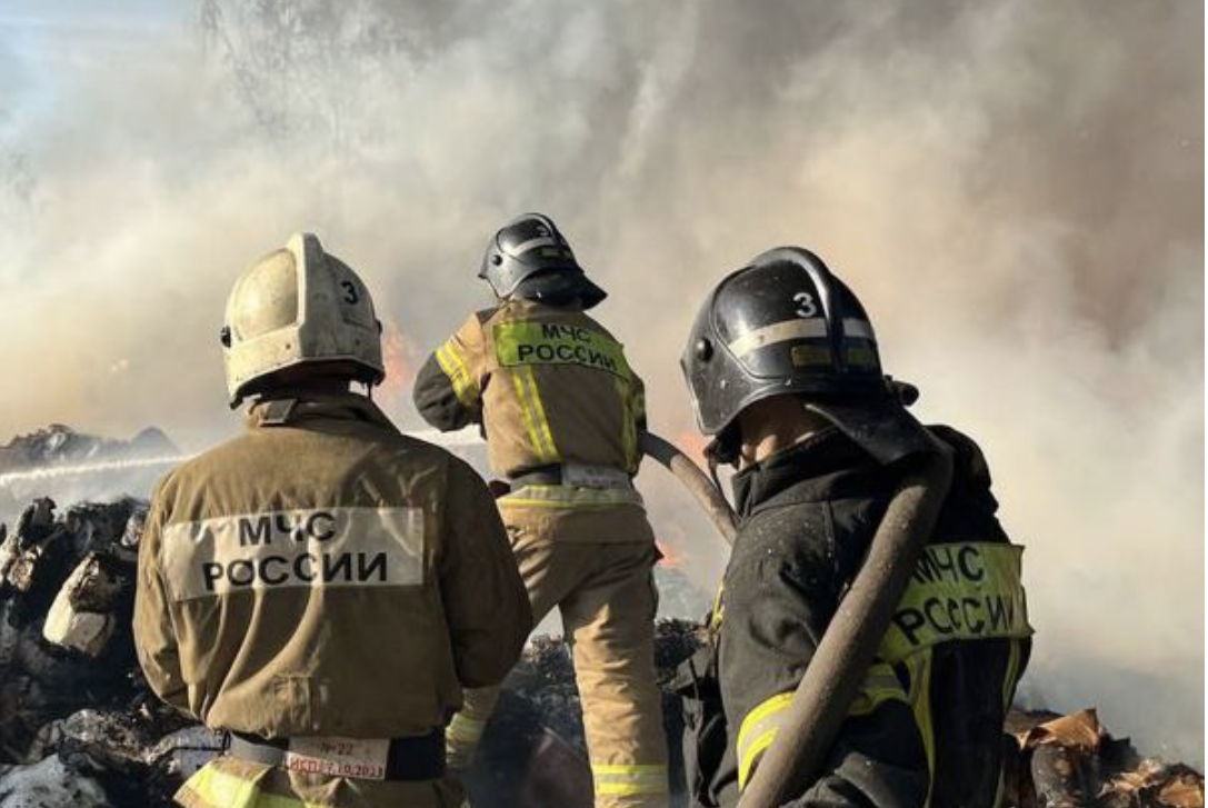 Масштабна пожежа спалахнула на заводі гумового взуття в підмосковному Красногорську