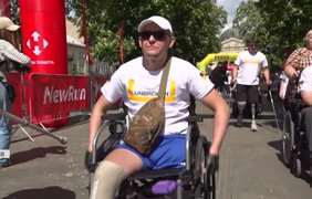 У Львові ветерани та тисячі бігунів долали півмарафон під дощем