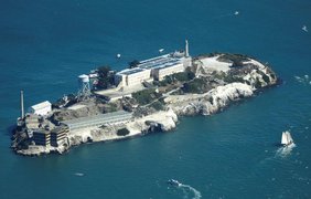 Трамп доручив відкрити в'язницю на острові Алькатрас