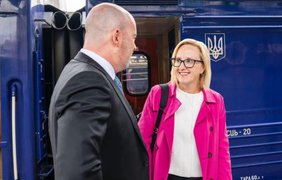 Очолить посольство США в Україні: до Києва прибула Джулі Девіс