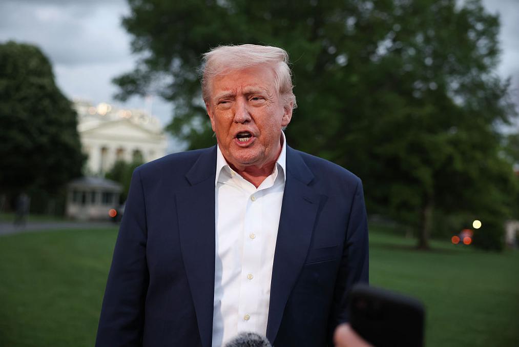 Президент США Дональд Трамп заявив про зупинку ударів по хуситах у Ємені, пояснивши це тим, що повстанці нібито погодилися припинити атаки на судна в Червоному морі