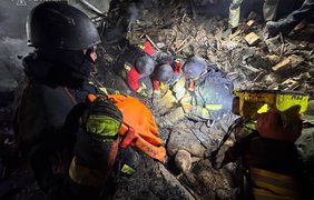 У Запоріжжі після атаки четверо постраждалих, людей дістали з-під завалів