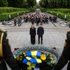 Зеленський і перша леді поклали квіти до Вічного вогню у Києві