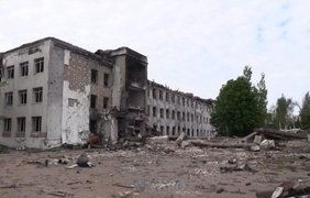 Мирноград стирають з лиця землі: поранені стікали кров’ю просто біля церкви
