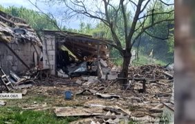 Люди тікають під вибухами: росіяни знищують Сумщину КАБами