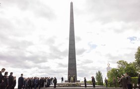 Зеленські поклали квіти до Вічного вогню