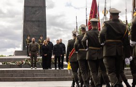 Зеленські поклали квіти до Вічного вогню