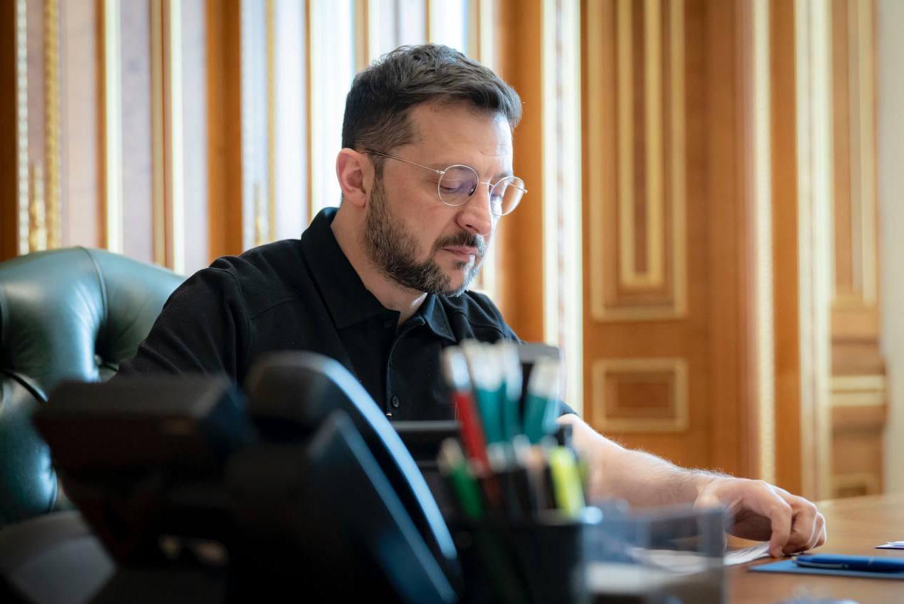 Зеленський запровадив санкції проти 58 росіян та 74 компаній у п’яти державах. У "чорному списку" - підприємства, розташовані у Білорусі, Узбекистані, Китаї та Ірані.