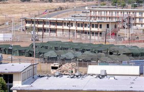 США планують відправити тисячі мігрантів, зокрема й українців, до Гуантанамо — WP