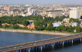 В Індії розбився пасажирський літак просто біля аеропорту — відео