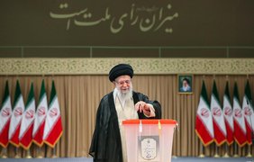Верховний лідер Ірану аятола Алі Хаменеї сховався у бункері - Iran International