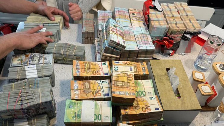 Чиновники Держсптранспорту наживалися на війську
