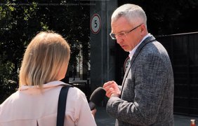  Тесть митника купив елітне майно: звідки у безробітної родини мільйони?