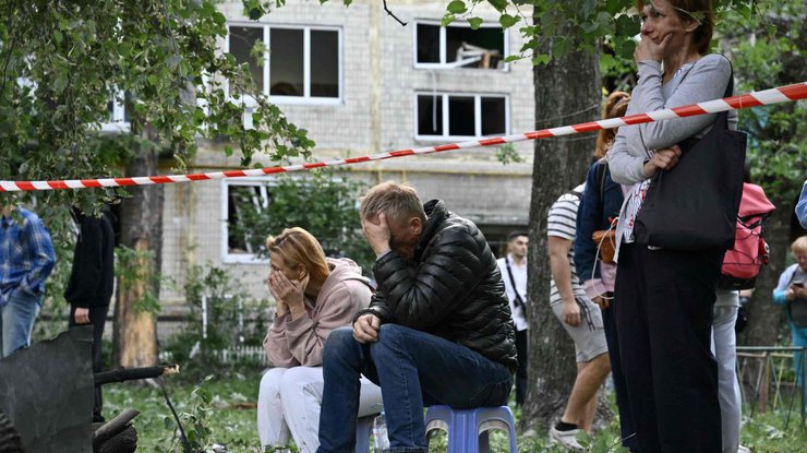 Батьки чекали сина над уламками будинку