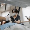 Сім'я з Чехії лікувала пацієнтам зуби на основі інструкцій з інтернету